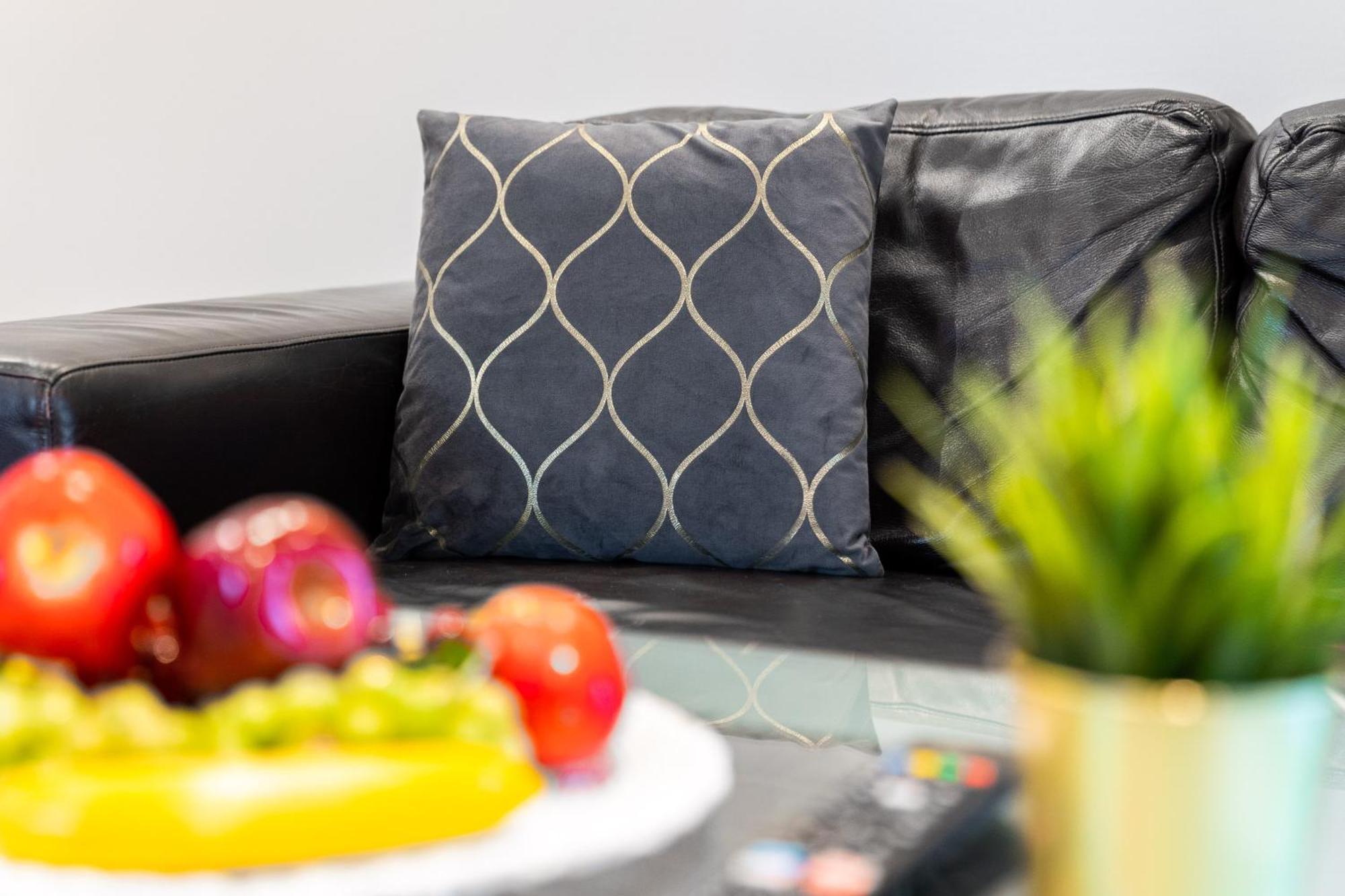 City Centre Apartment - 2 Bedroom - Secure Parking - Top Rated - 201M Birmingham Bagian luar foto